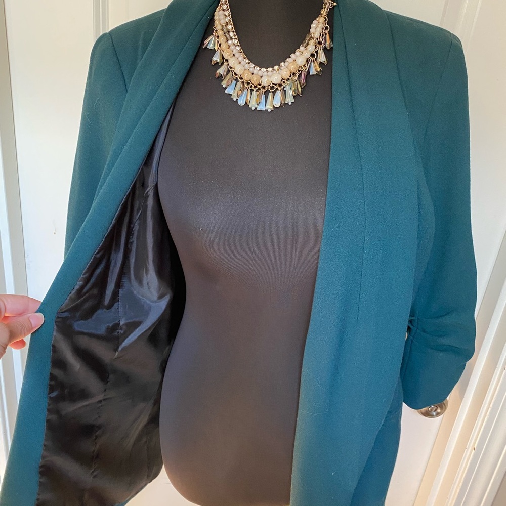 Gorgeous women’s blazer EUC size: LARGE